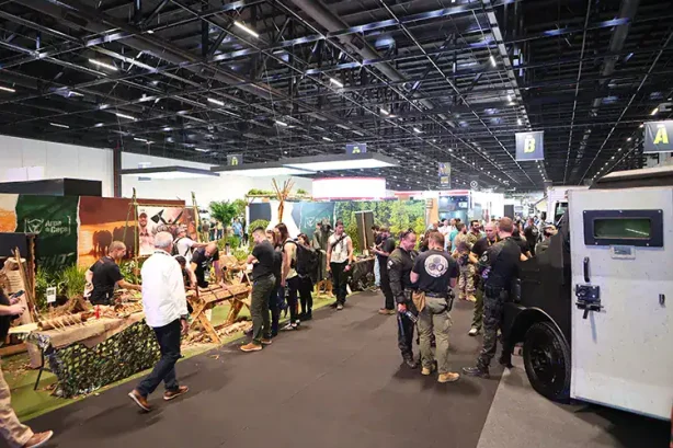 Área tática e de sobrevivencialismo na Shot Fair Brasil