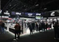 Público visitando estandes na Shot Fair Brasil, no Distrito Anhembi em São Paulo