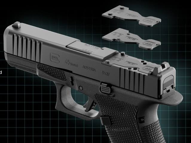 Sistema Gen6 ORS: ferrolho da Glock com as placas adaptadoras para fixação de red dots