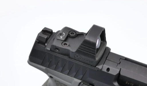 Vista traseira do Firefield Ironclad Mini F3 montado no ferrolho de uma pistola